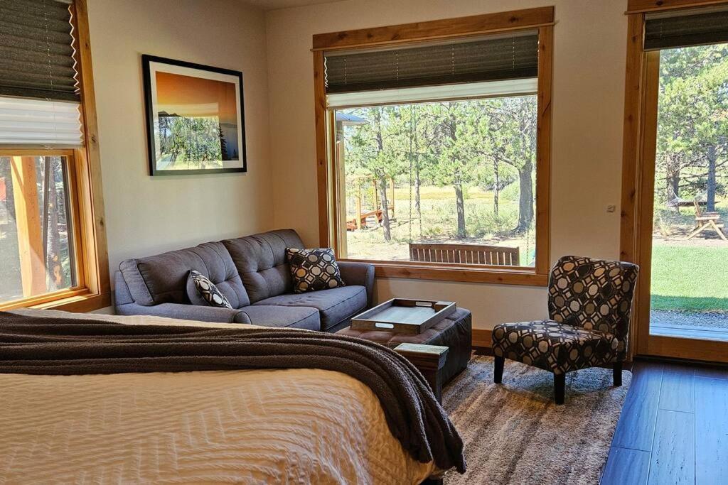 Beautiful Riverfront Near Mt Bachelor With Hot Tub Bend Εξωτερικό φωτογραφία