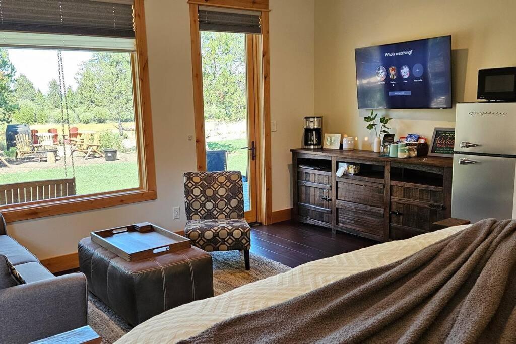 Beautiful Riverfront Near Mt Bachelor With Hot Tub Bend Εξωτερικό φωτογραφία