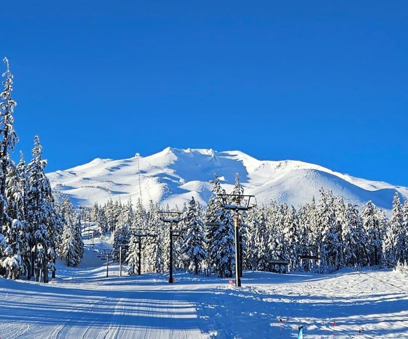 Beautiful Riverfront Near Mt Bachelor With Hot Tub Bend Εξωτερικό φωτογραφία