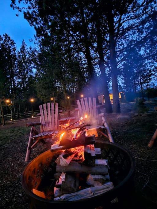 Beautiful Riverfront Near Mt Bachelor With Hot Tub Bend Εξωτερικό φωτογραφία