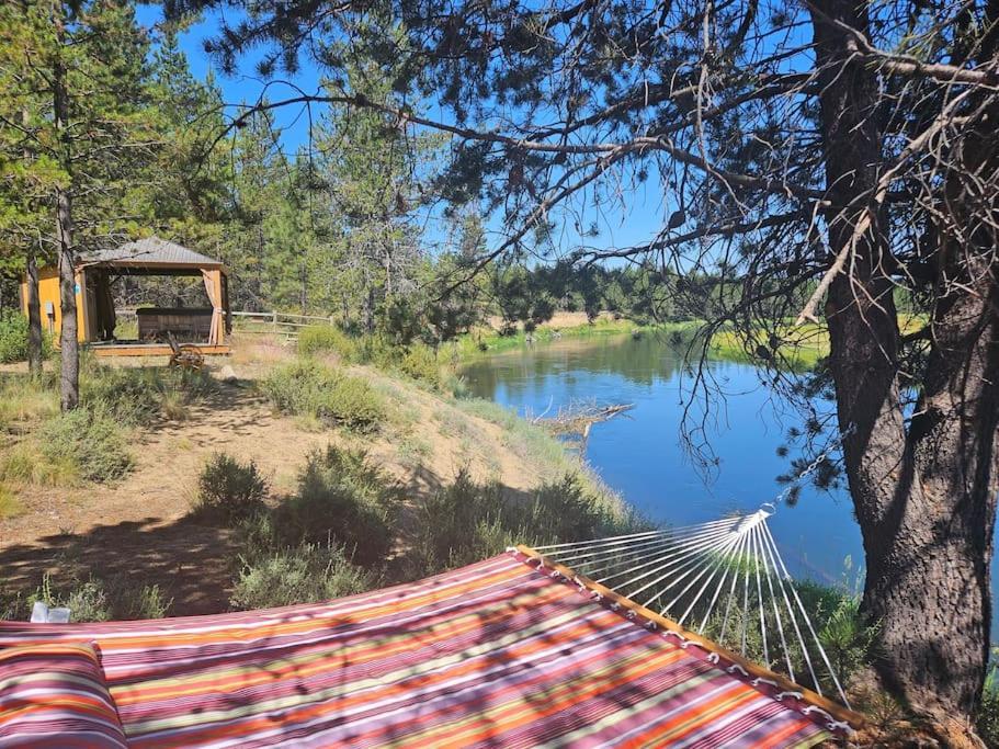 Beautiful Riverfront Near Mt Bachelor With Hot Tub Bend Εξωτερικό φωτογραφία